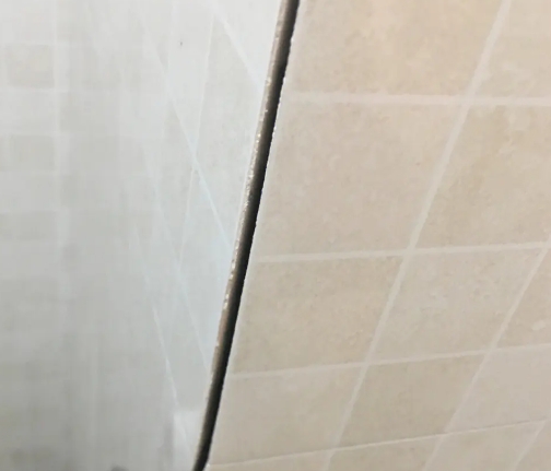 铁东瓷砖空鼓维修公司分享阳台瓷砖脱落的修复过程可以分为以下几个步骤
